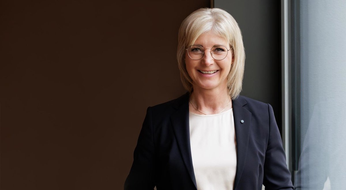 BayStMAS's tweet photo. Weil es auf dem #Arbeitsmarkt in #Bayern auf jedes Talent ankommt: Heute wurden die Förderprojekte für den #Arbeitsmarktfonds (#AMF) ausgewählt. #Arbeitsministerin @ulischarf: "Der Ideenreichtum und die innovativen Ansätze stärken unsere #Gesellschaft."
➡️https://t.co/GRzzxnWdr4 https://t.co/1iXQ6rjJzg