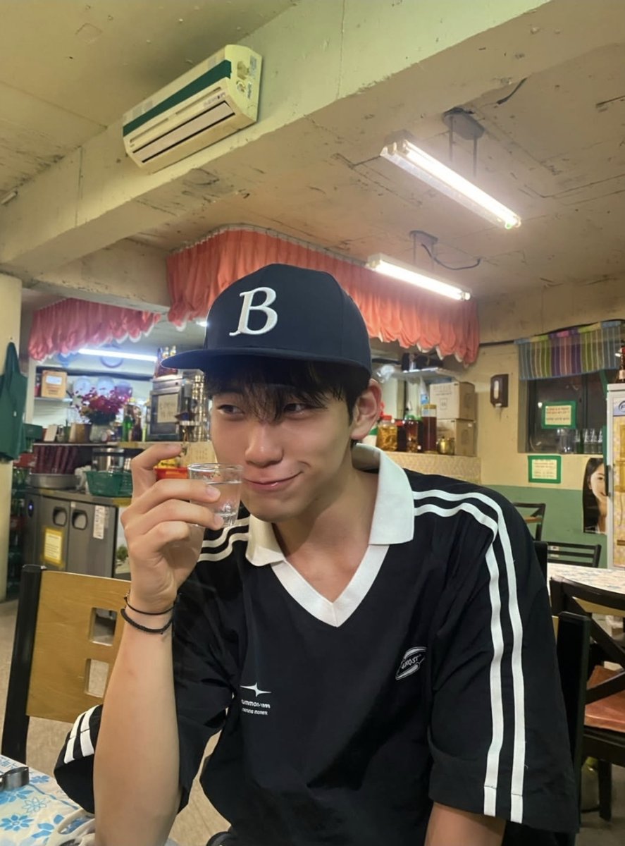 4young27's tweet photo. 260728 #김도현 인스타

오늘은 쉬는날이얌 https://t.co/aKVGpISPYe