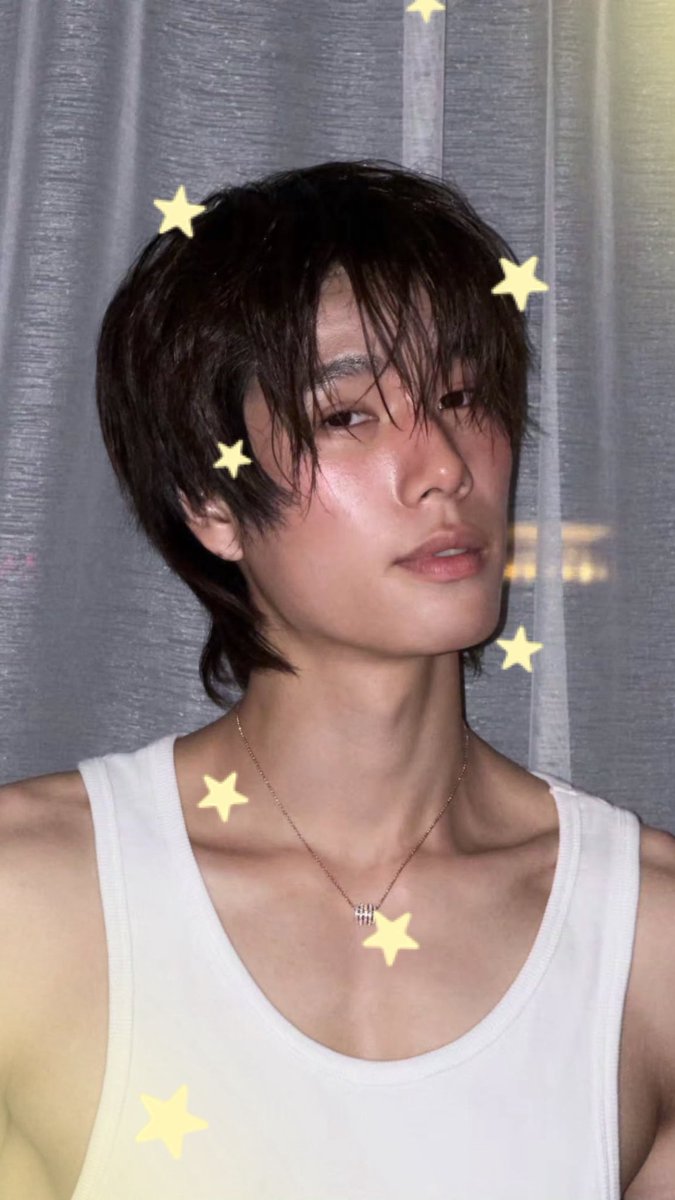 phuwinzone's tweet photo. pretty at the same time handsome https://t.co/savOUvYkF8