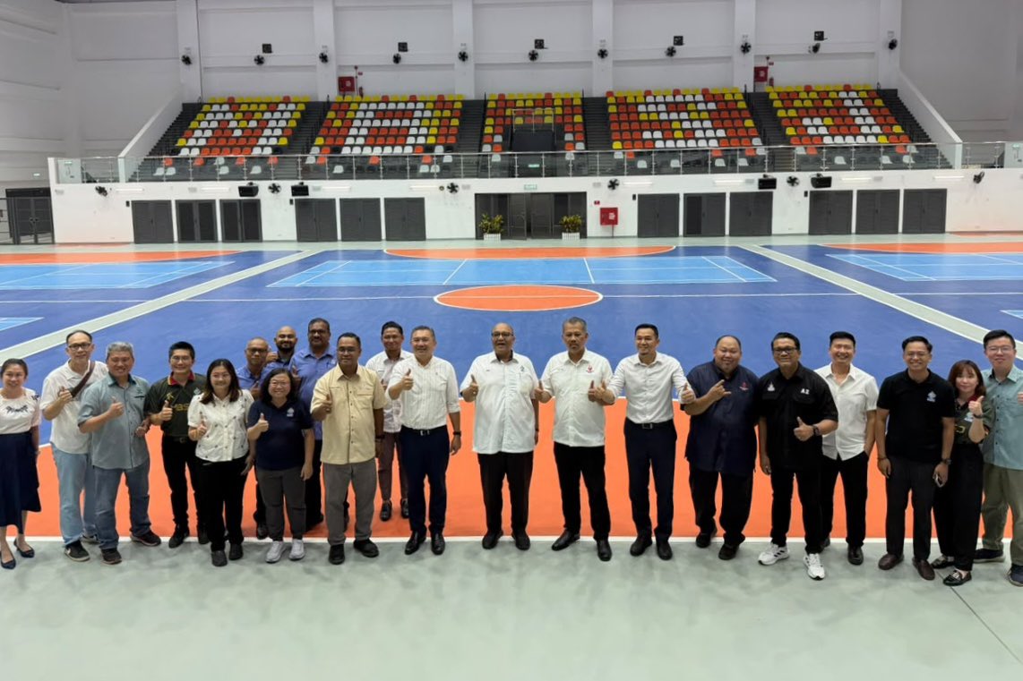 MSNSelangor's tweet photo. Majlis Perasmian Arena MBSJ Puchong 

YBrs. Tuan Mohamad Nizam bin Marjugi, Pengarah Eksekutif MSNS hadir ke Majlis Perasmian Arena MBSJ Puchong yang telah disempurnakan oleh YB Tuan Ng Sze Han, EXCO Pelaburan, Perdagangan dan Mobiliti Negeri Selangor.

… https://t.co/z1UEqA21KX