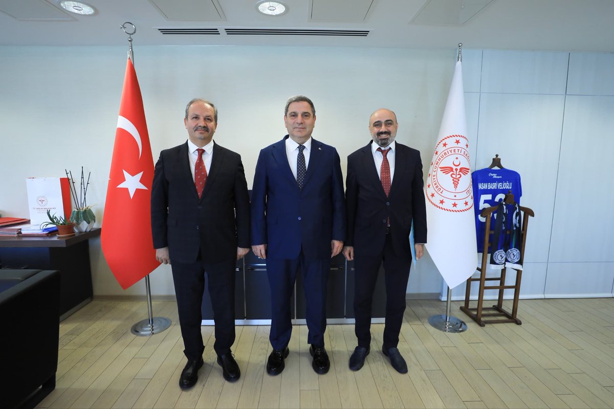 adymnsagliksen's tweet photo. 📌"Sağlık Profesyonellerinin İş ve Görev Tanımları Netleştirilmeli"

Sağlık-Sen Genel Başkanı Mahmut Faruk Doğan ile Genel Başkan Yardımcısı Mustafa Irgatoğlu, Sağlık Bakanlığı Sağlık Hizmetleri Genel Müdürü Dr. Hasan Basri Velioğlu’nu ziyaret etti. 

Ziyarette Hekimlik Meslek Kanunu'nun çıkarılması, Hemşirelik ve Ebelik Meslek Kanunlarının revize edilmesi ile sağlık profesyonellerinin iş ve görev tanımlarının netleştirilmesi ana gündem maddesi oldu.

⤵️

https://t.co/Skm1BI6Fkg