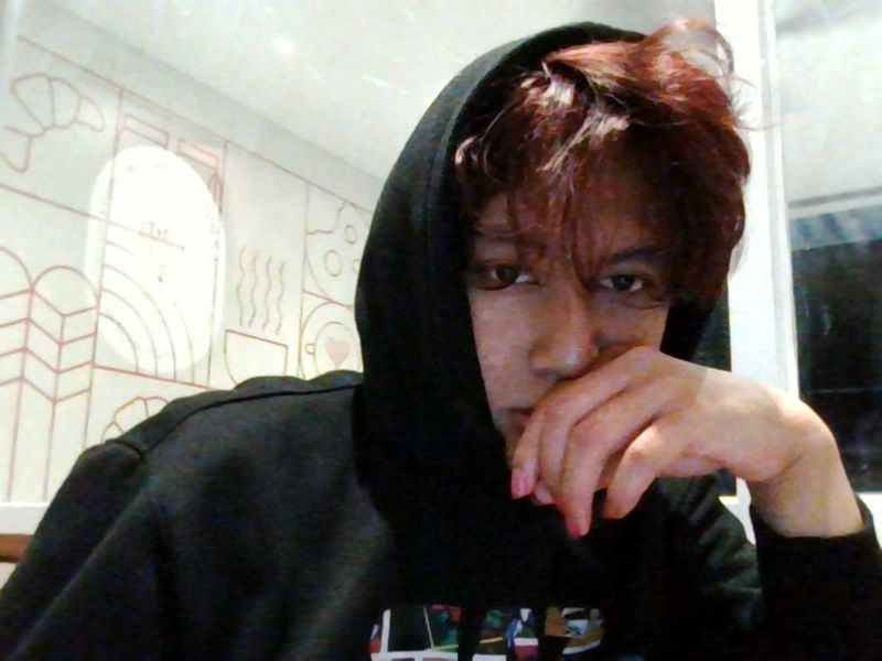 leonthemself's tweet photo. my bb's hoodie~ https://t.co/jr6Tzg1Q6p