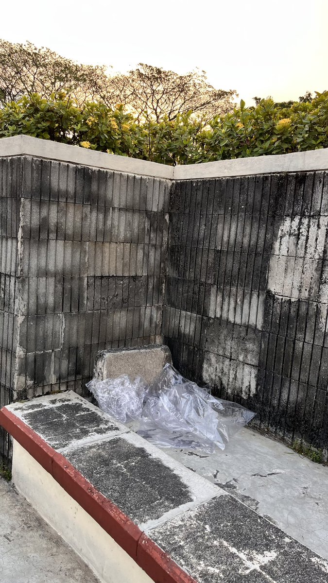 sastramesinugm's tweet photo. Maaf banget buat gamada yang habis ambil almet mungkin besok” untuk bekas plastik almetnya mau minta tolong banget untuk bisa dibuang ketempat sampah terdekat atau dibawa pulang. Karena tadi sore aku nemuin dan mungutin banyak plastik ini dipojokan gsp https://t.co/hh8a8fsfZ8