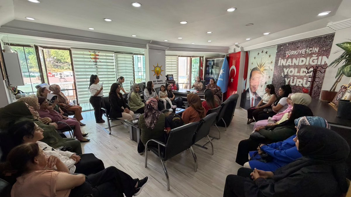 Akkadin_Hakkari's tweet photo. İl Kadın Kolları Başkanı.  sn.@GunesHyv ,öncülüğünde Haftalık  Yönetim Kurulu toplantısını gerçekleştirdik.

Milletimizin beklentilerine karşılık veren, güçlü ve koordineli bir teşkilat yapısıyla Türkiye Yüzyılı hedeflerimiz doğrultusunda çalışmaya kararlılıkla devam ediyoruz https://t.co/DRZjKFj9LI