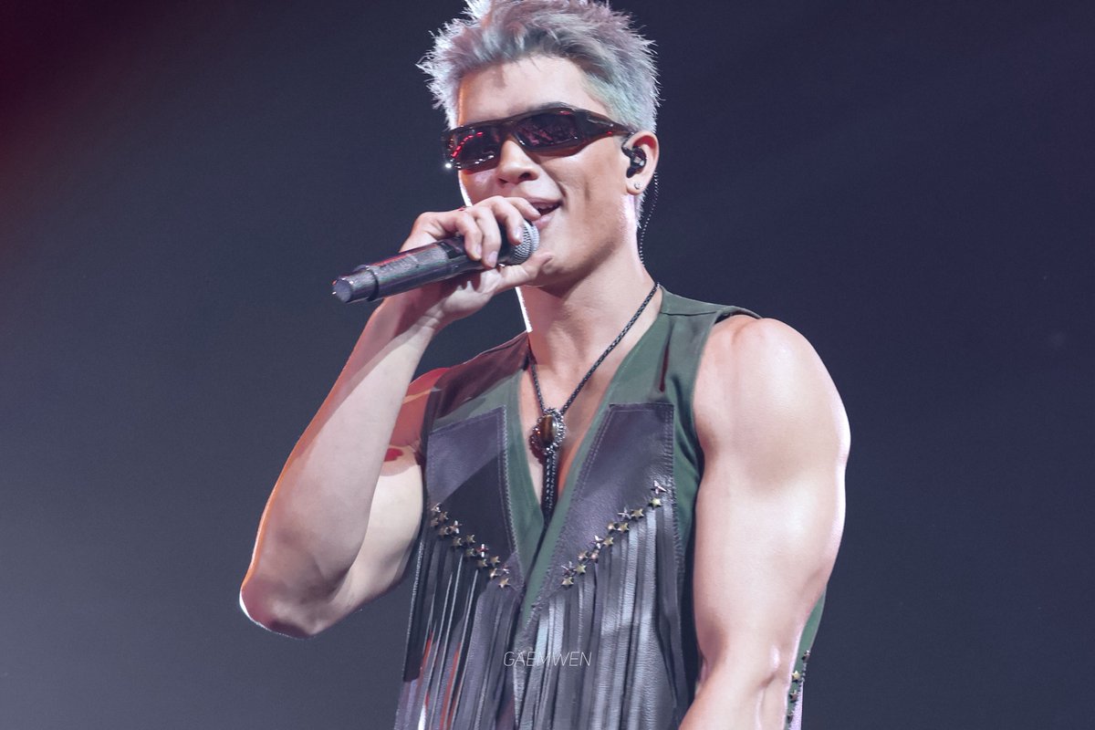 gaemwen_'s tweet photo. 260726 JOSS GAWIN HEAT &amp; BEAT CONCERT

Sexy back🔥

#JossWayar
#JossGawinConcert https://t.co/oc1liBgU75