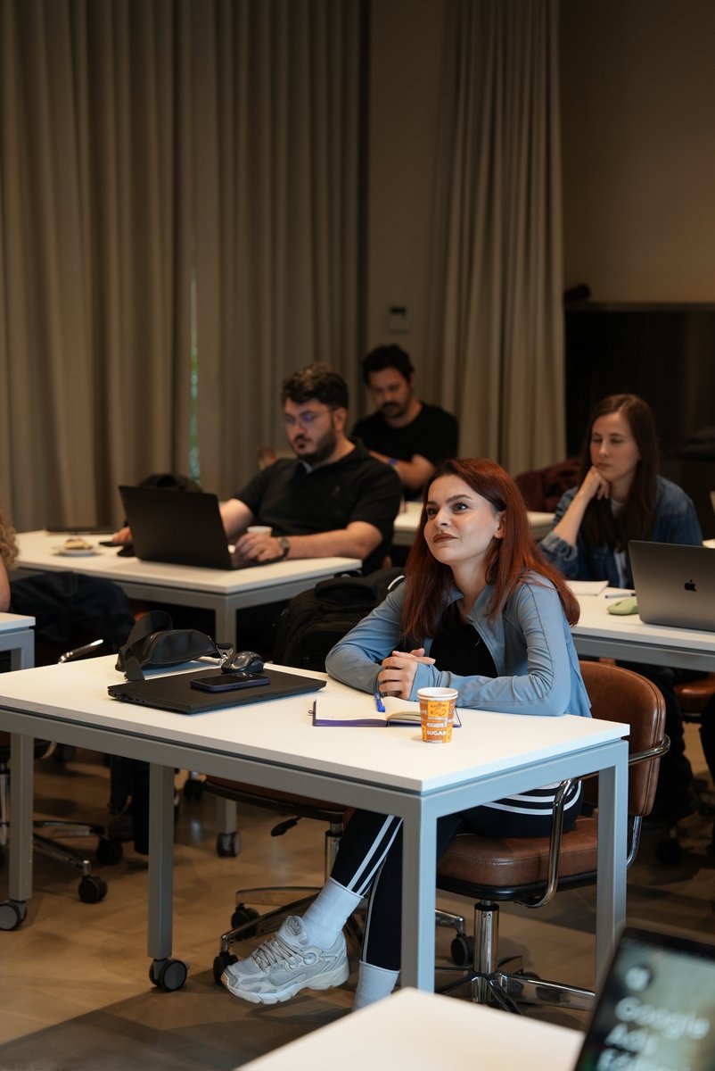 abakademicom's tweet photo. So Chic &amp; Ahmet Balat Akademi
4 gün süren Yüz Yüze Şirket İçi Dijital Pazarlama Eğitimimiz sona erdi😍

Dijital pazarlamanın temellerinden veri odaklı pazarlamaya panel kurulumlarından ai destekli hedeflemelere ve optimizasyon süreçlerine kadar kapsamlı bir eğitim gerçekleştirdik https://t.co/xaEY6Jmmmz