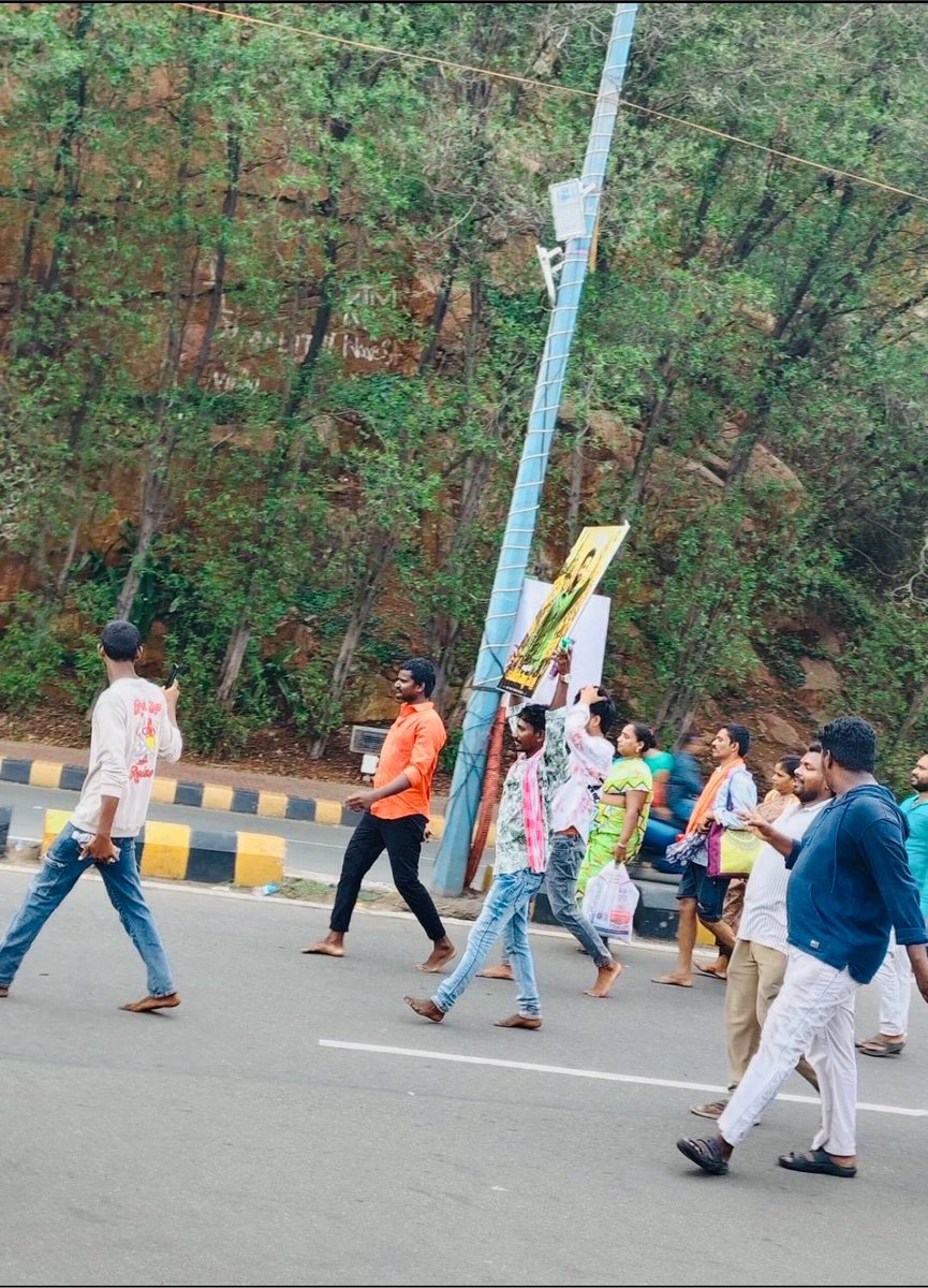 NTRARMYOFFICIAL's tweet photo. NTR @tarak9999 fans At Simhachalam Giri Pradarshana ❤️❤️

GET WELL SOON TARAK ANNA ✊

#Dragon #ManOfMassesNTR https://t.co/wG8kG4RTxg