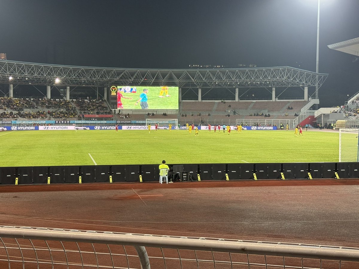 raishussin's tweet photo. Brought kids to watch Malaysia vs Laos KL Football Stadium. At the entrance was told only on line tickets are available. Told Tickets were sold out. A Good person gave 3 tickets with no cost. Inside stadium still many empty seats. Even the grandstand seats empty ! @taufiqjoharii https://t.co/rsvPamjCgO