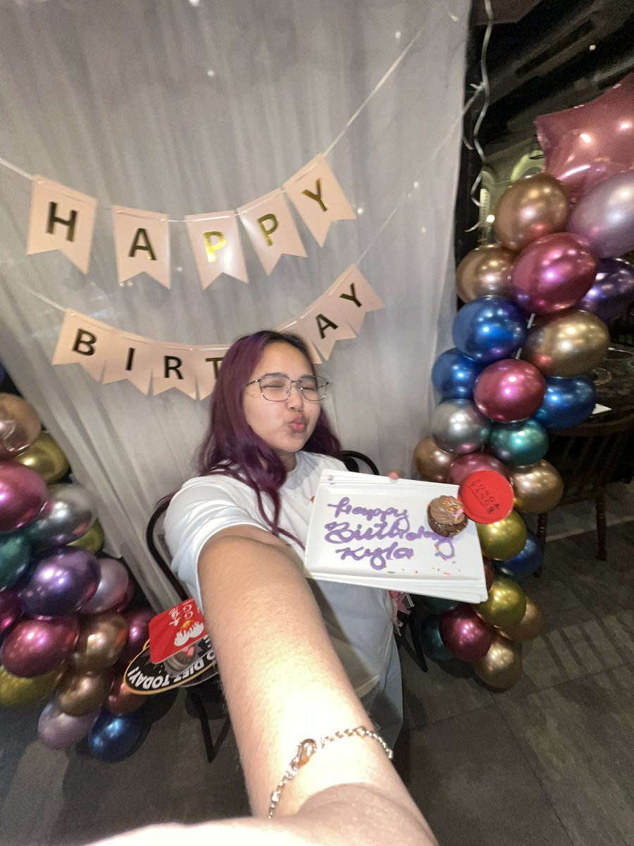 _bluetimee's tweet photo. a year older https://t.co/wdKkuSz1u1