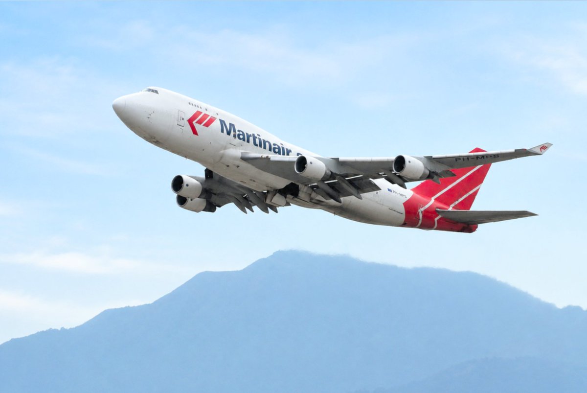 ca2eyeeye's tweet photo. B747-400Fの離陸風景@香港国際空港 https://t.co/NoumZExWmL