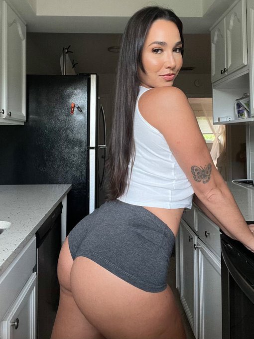 RoselineJa6330's tweet photo. I’m gonna give you full service with anal sex With head jobs 💦🥰 https://t.co/yzQrxJG5Yt