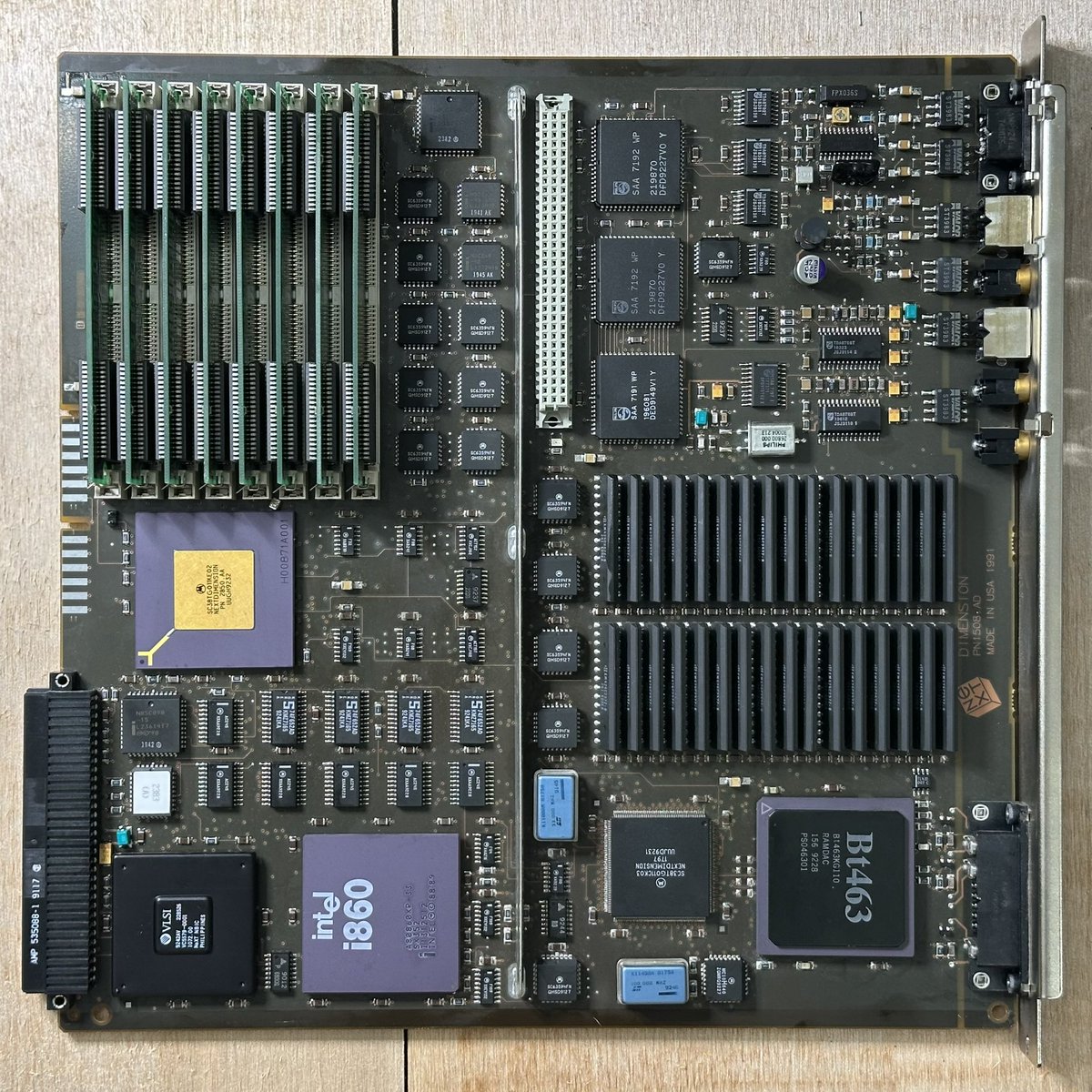 oldpc_love's tweet photo. 固体アルミ電解コンデンサなる物を発見。
220uF 25Vをこれで置き換えて、47uF 16Vと220uF 4Vを積層セラミックコンデンサに交換したのでこれで自分が死ぬまではコンデンサーの液漏れは心配無しか? https://t.co/IiKtetnR6b