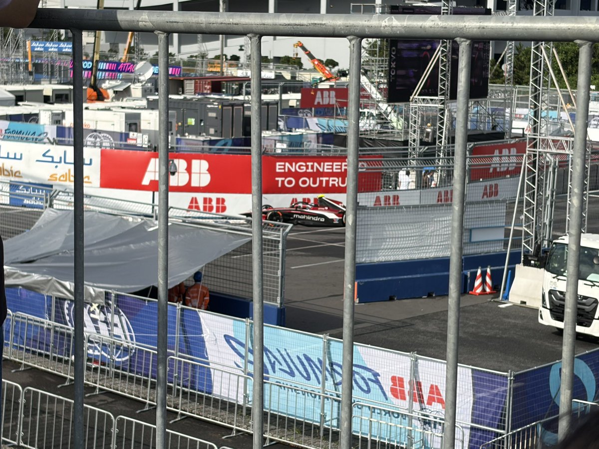 RPurplecrow's tweet photo. #FormulaE
@FIAFormulaE
2026.7.26.

フリー走行
は雷雨で中止も

予選
ピットレーンオープン
決勝
はしっかり観れた

席は
スタンド6
の一番上から2番目の列
だったので
正面のコースだけでなく
後ろの第1コーナーも観れ
大満足

ナイトレースは綺麗だし

ファンビレッジも楽しめた

来年も是非観たい https://t.co/wHiipxMRRL