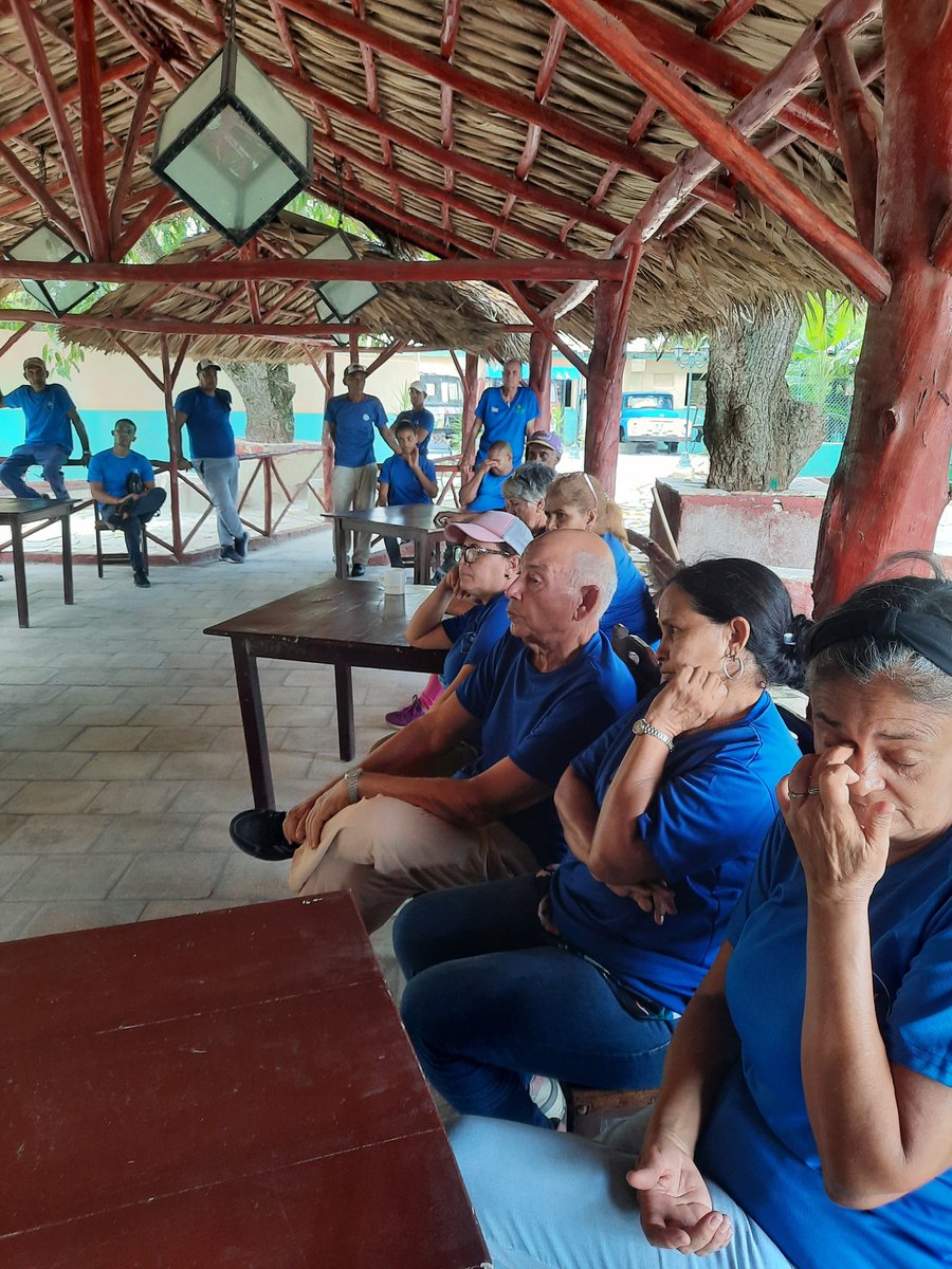 EmpresaTranzmec's tweet photo. Con la presencia del M/B mcpal del PCC en Boyeros Rafael Rodriguez, desarrollaron los trabajadores de #EmpresaTranzmec emotivo acto por el Día de la Rebeldía Nacional.  #MiMoncadaEsLaPatria #100AñosConFidel #Azucarero https://t.co/68VJ3ioNCt