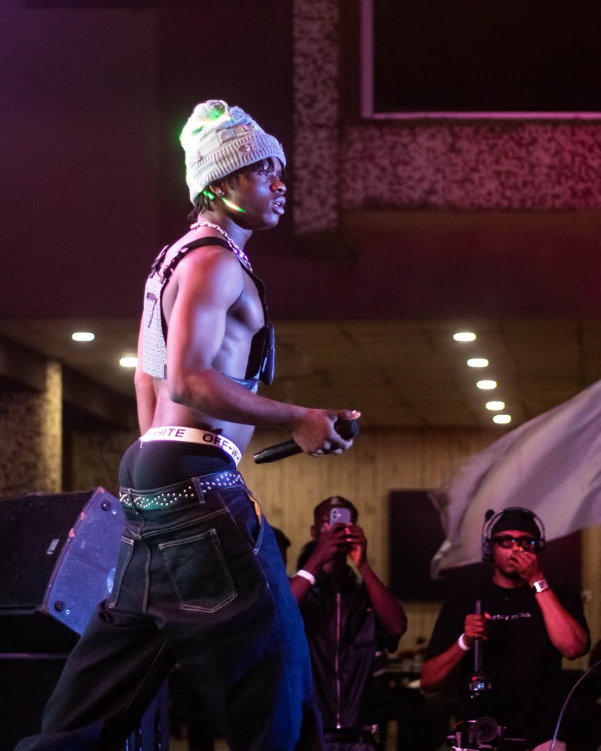 _perfectmips's tweet photo. Calling Don Miliki “upcoming Rema” no even sound too crazy after that performance. 😭 The energy was different, and Shoday came to remind everybody why he’s one of the hardest performers around. https://t.co/WrMeVNGgwl