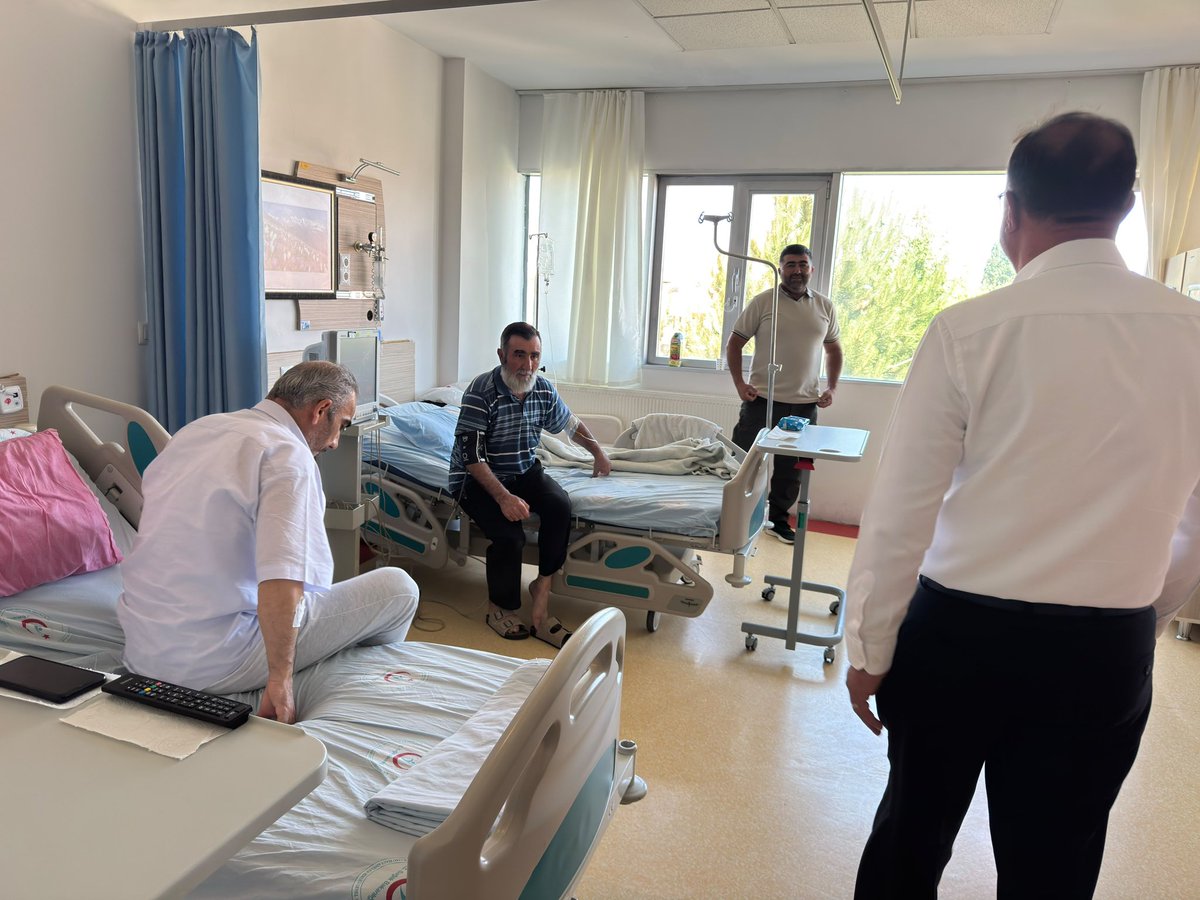 AkPartiTomarzaa's tweet photo. İlçe Başkanımız Sayın Turgut Koç ve Teşkilat Başkanımız Sayın Ahmet Tanırgan, Tomarza Yaşar Karayel Devlet Hastanesi’nde tedavi gören kıymetli hemşehrilerimizi ziyaret ederek geçmiş olsun dileklerini ilettiler.
Rabbim tüm hastalarımıza şifa versin. https://t.co/9dBSY0nWhn