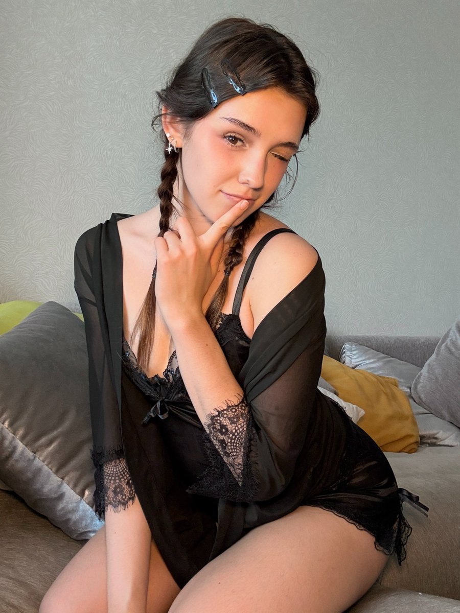 Eva_averycutie's tweet photo. I wonder if you’d notice when I miss you ✨ https://t.co/oQglA6fL4s