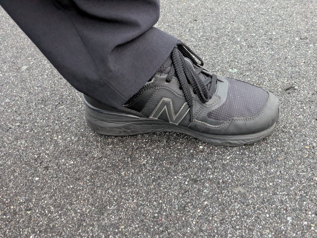 niruban_blog's tweet photo. 今日はMW880Gでお散歩。梅雨時にはこれを履いておけば、急な雨でも安心。
ゴアテックス素材で丈夫な感じするんだよなあ。1年半くらい平日の通勤で履いてたりするけど、耐久性かなりある。
ニューバランスでそれなりの値段する靴はそれだけの価値があるんだなあと
#ニューバランス https://t.co/gI5xowPQOJ