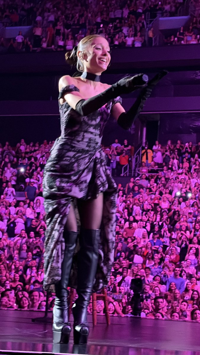 aligrandemoon's tweet photo. protect her at all costs 💗 https://t.co/LBJr9Z4Not