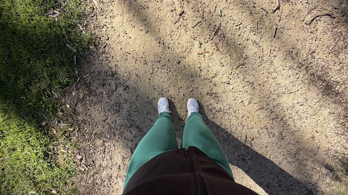 mercedesfeetx's tweet photo. Getting my feet all sweaty #sweatyfeet #usedsocks #size8 #bigfeet #sweatysocks https://t.co/OBo5w3knpL