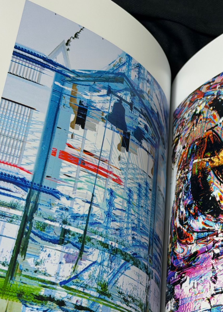 m0nak4's tweet photo. ［📚お知らせ📚］
つくりました！

DAN5MK Art Collection

もなかちゃん（@D4n5mK ）のアカウントにて投稿した2020年〜26年の作品の中から39作品を選びました。
実物の本で見ると…すごい！

販売元: #しまうまマルシェ
https://t.co/GM7Ih1qIFv https://t.co/0tmXbRuJwy