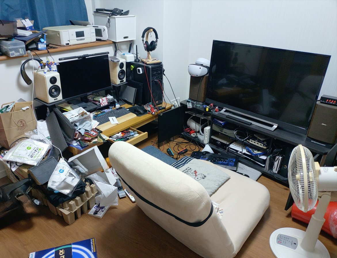 alatt98's tweet photo. 自宅マンションは細かい物は散乱していたが本棚や大型家電などは無事だった。水も電気も来ているし、冷蔵庫が開きっぱなしになっていたのが一番の被害。 https://t.co/bMYwyG7muE