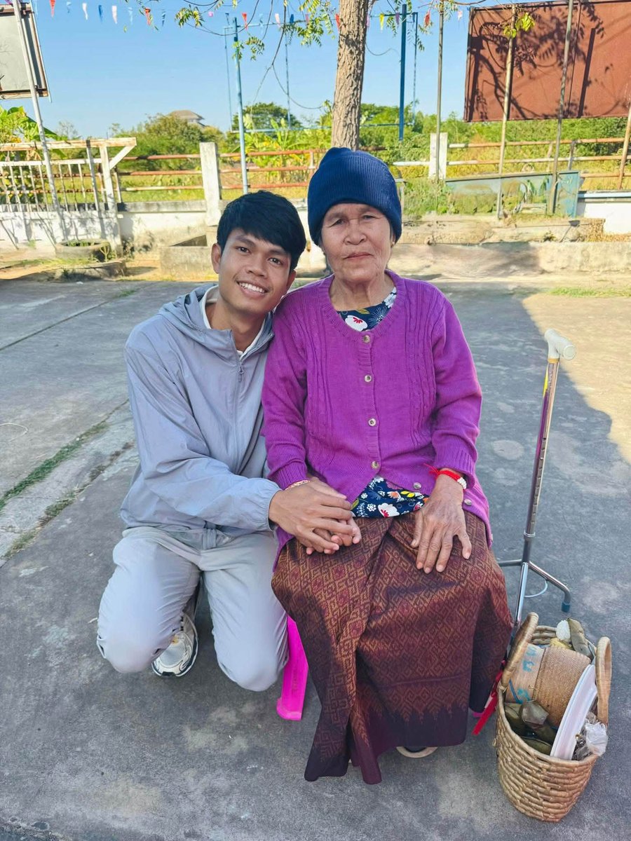 TarotYouuuu's tweet photo. มึง น้องฮลุนเป็นเด็กที่เก่งมาก เดินทางออกรอบโลกด้วยตัวเองรักครอบครัวมากๆ ด้วย ขอให้น้องปลอดภัย ครอบครัวติดต่อได้ในเร็ววัน คนไทยที่อยู่ในจอร์เจีบ ช่วยกันส่งข่าวนี้ด้วยนะครับ !!!!!

#โหนกระแส
#ฮลุนโซโล่ #จอร์เจีย https://t.co/fNHeKMQ84M