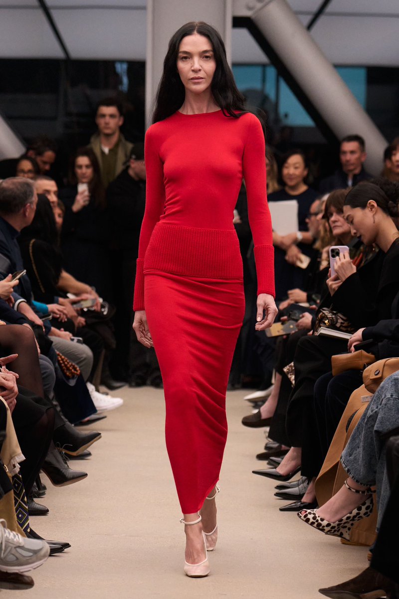 HifashionPages's tweet photo. Nothing like an Alaïa omg Kaia Gerber wears Look 9 from Pieter Muliers’ final collection for the house (FW26) https://t.co/yDdSJ2Fexd