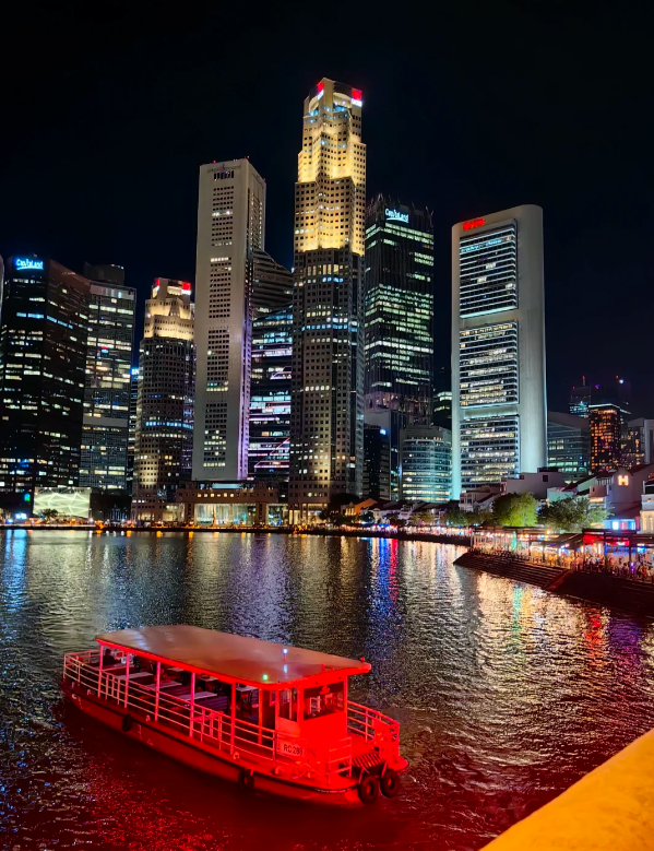 Mo313095ng's tweet photo. Let's enjoy the Singapore night view together. It's so lively today, I love this vibrant atmosphere.🌟 https://t.co/KGMWCb5rnz