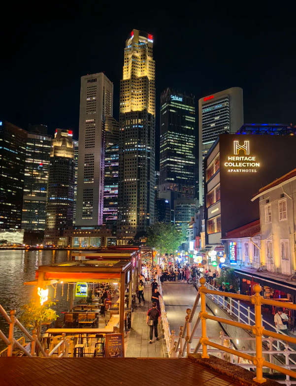 Mo313095ng's tweet photo. Let's enjoy the Singapore night view together. It's so lively today, I love this vibrant atmosphere.🌟 https://t.co/KGMWCb5rnz