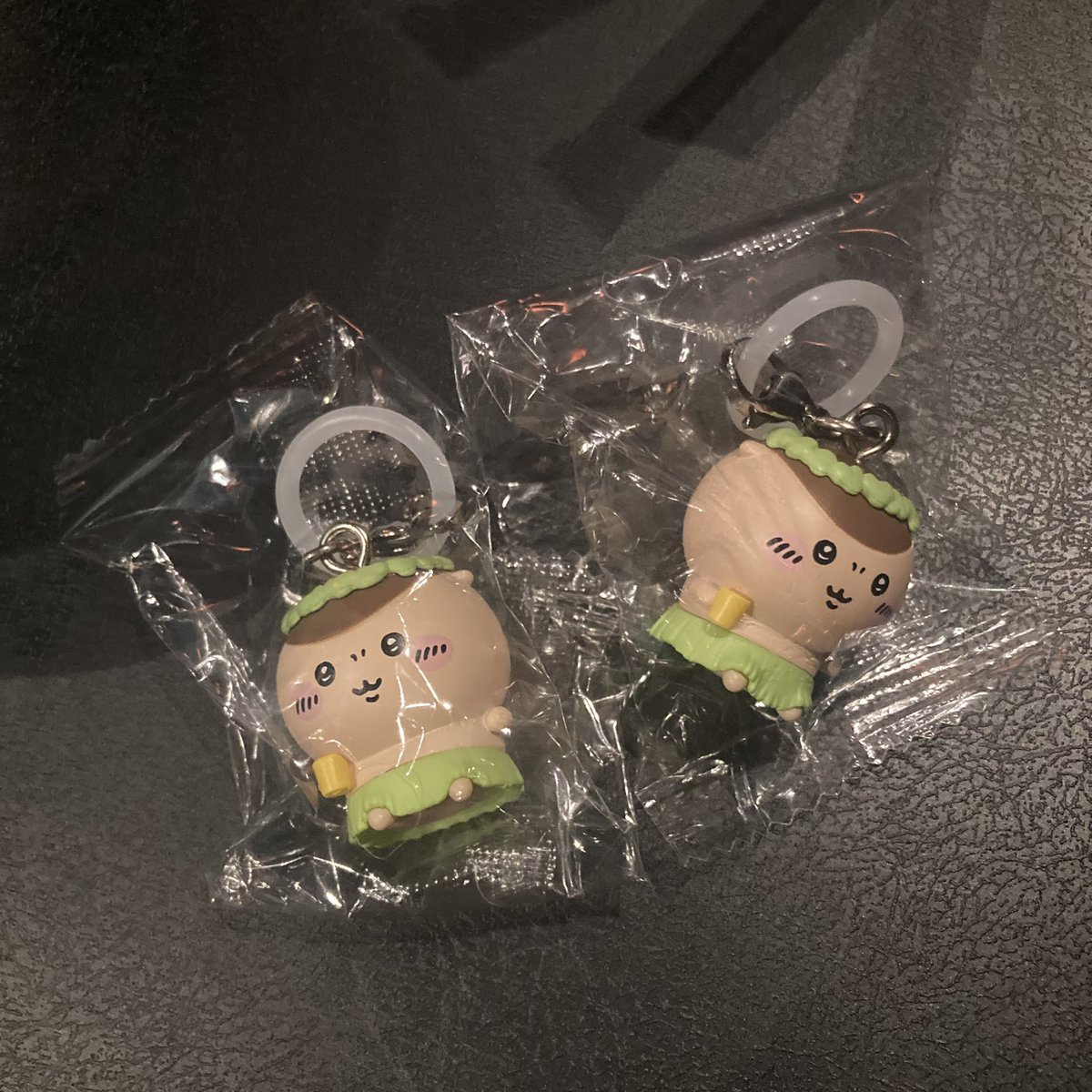 mocochan_xo's tweet photo. 映画 ちいかわ 入場特典 チャームミニフィギュア 交換

【譲】くりまんじゅう×2

【求】ちいかわ　ハチワレ

郵送

難しいかと思いますがお気軽にお声掛けください。 https://t.co/smJkGUzjBq