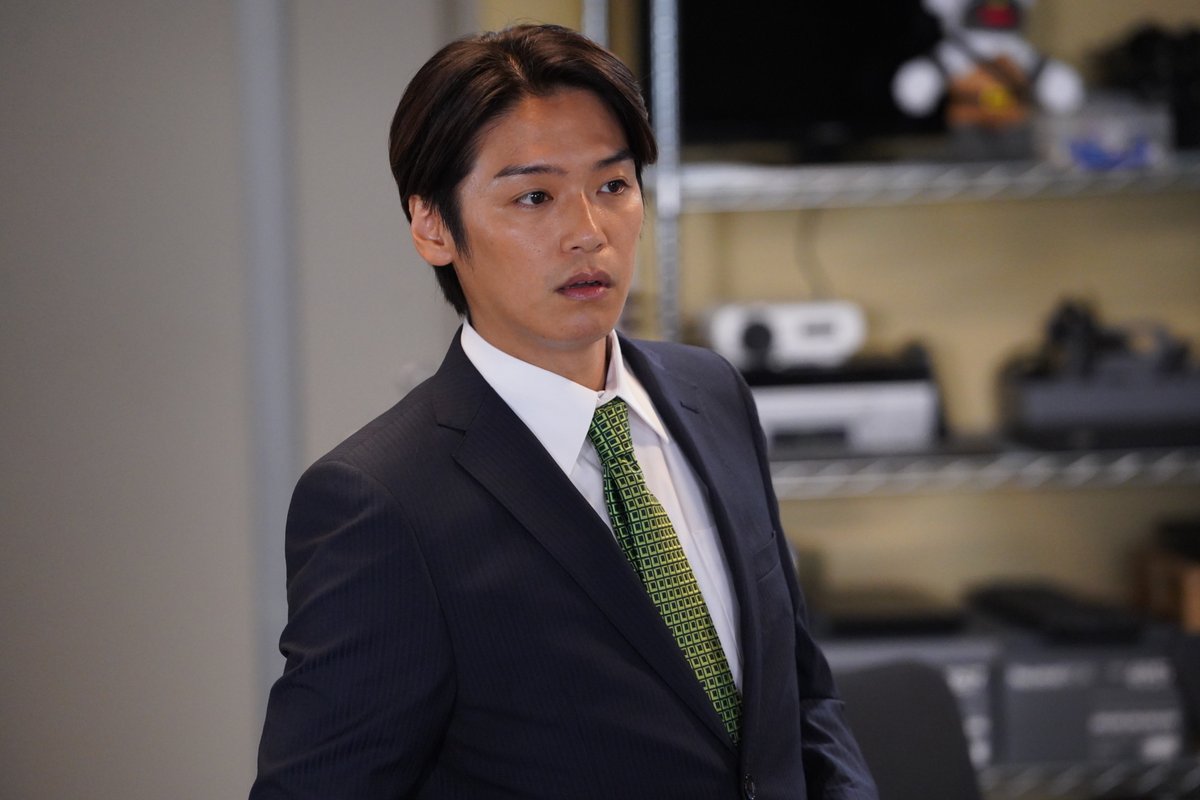 TVGweb's tweet photo. 大森南朋×相葉雅紀×松下奈緒
「大追跡 警視庁SSBC強行犯係 Season2」
第2話が今夜放送⏰

伊垣（大森）、名波（相葉）ら
SSBCが伝説の結婚詐欺師と対峙
新技術で隠されたわなを暴く🚨

遥（松下）は詐欺師に
密室で口説かれる展開が…⁉

https://t.co/Rwm8f00OqI

#大追跡 https://t.co/2g3dr3x6Ko