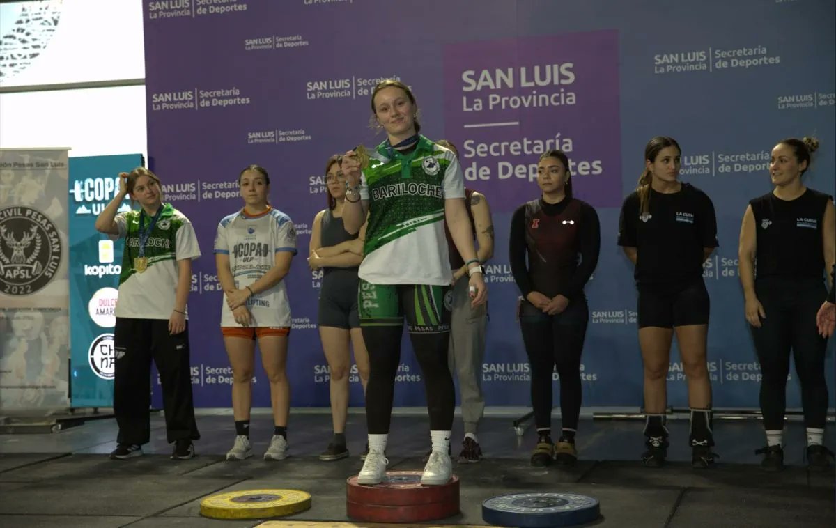 idendeportiva's tweet photo. En el 4º Torneo Regional de #LevantamientodePesas 🏋️‍♀️ en La Punta, San Luis, la barilochense Luna Lupiañez fue la mejor atleta femenina del certamen 

Campeona 🏆 en la categoría hasta 61 kilos Sub 17 con récords 🇦🇷 https://t.co/IpPmDYEUkU