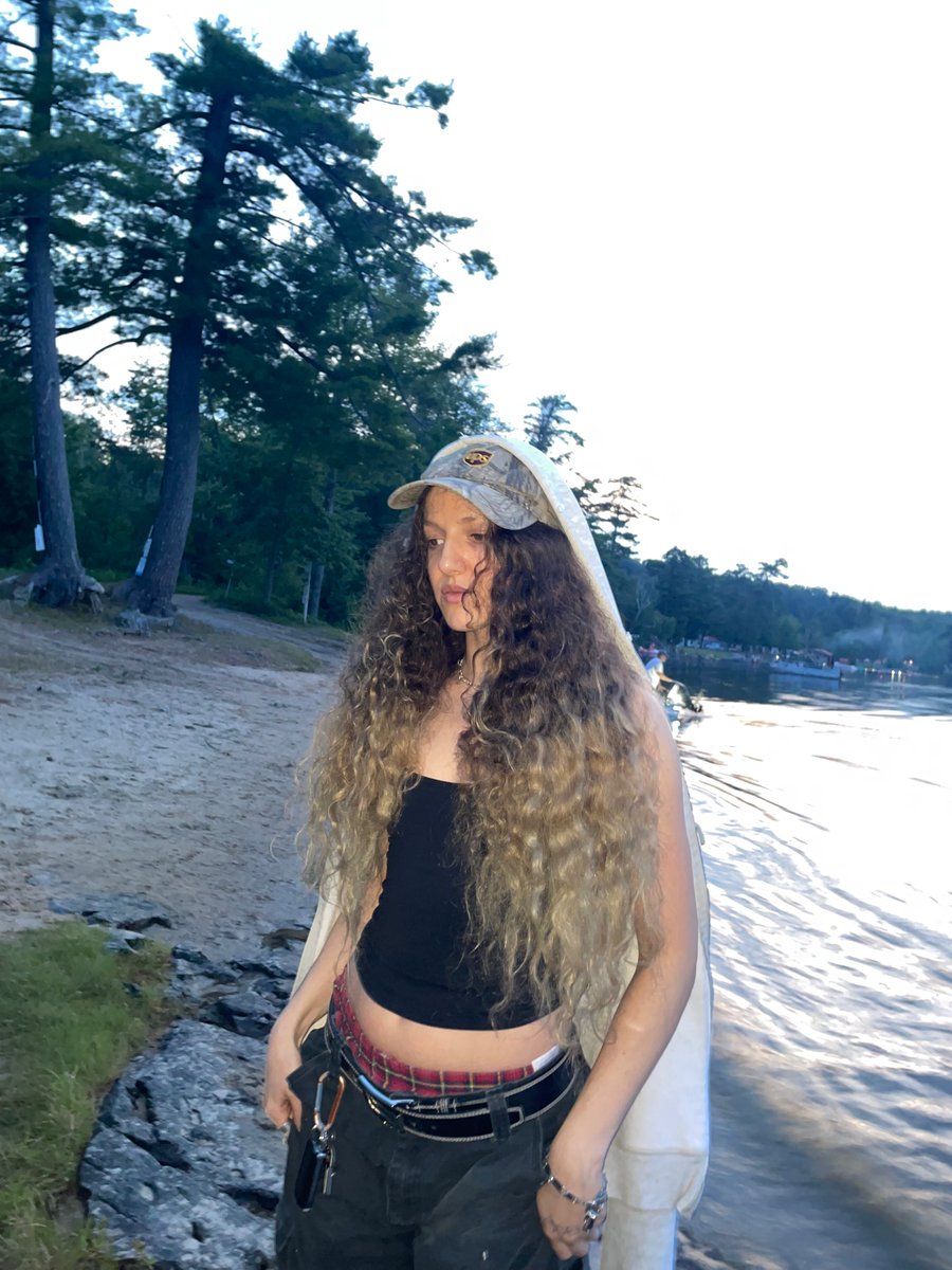 izzycamina's tweet photo. in other news 🌲🌲🌲 https://t.co/diyK6k4EjK