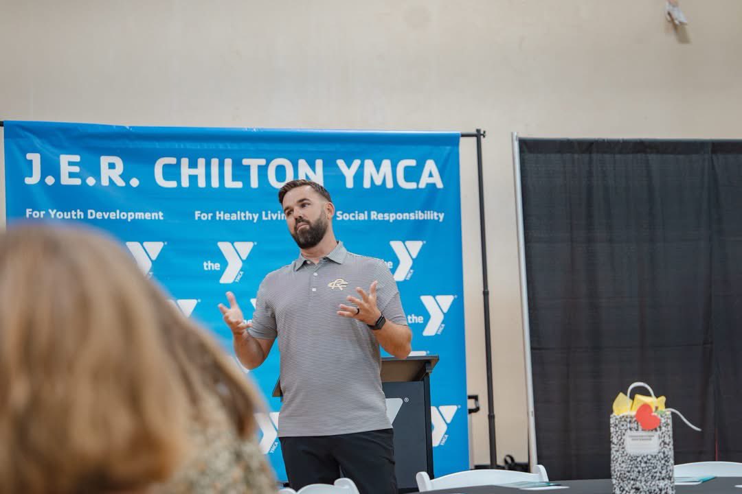 RCISDAthletics's tweet photo. Honored to have our very own head football coach, Drew Colvin, represent Royse City ISD and Athletics this morning as the keynote speaker for the Annual JER Chilton YMCA at Rockwall Teachers Prayer Breakfast.
#oneRC #experienceRCISD https://t.co/J9cD5IRcSr