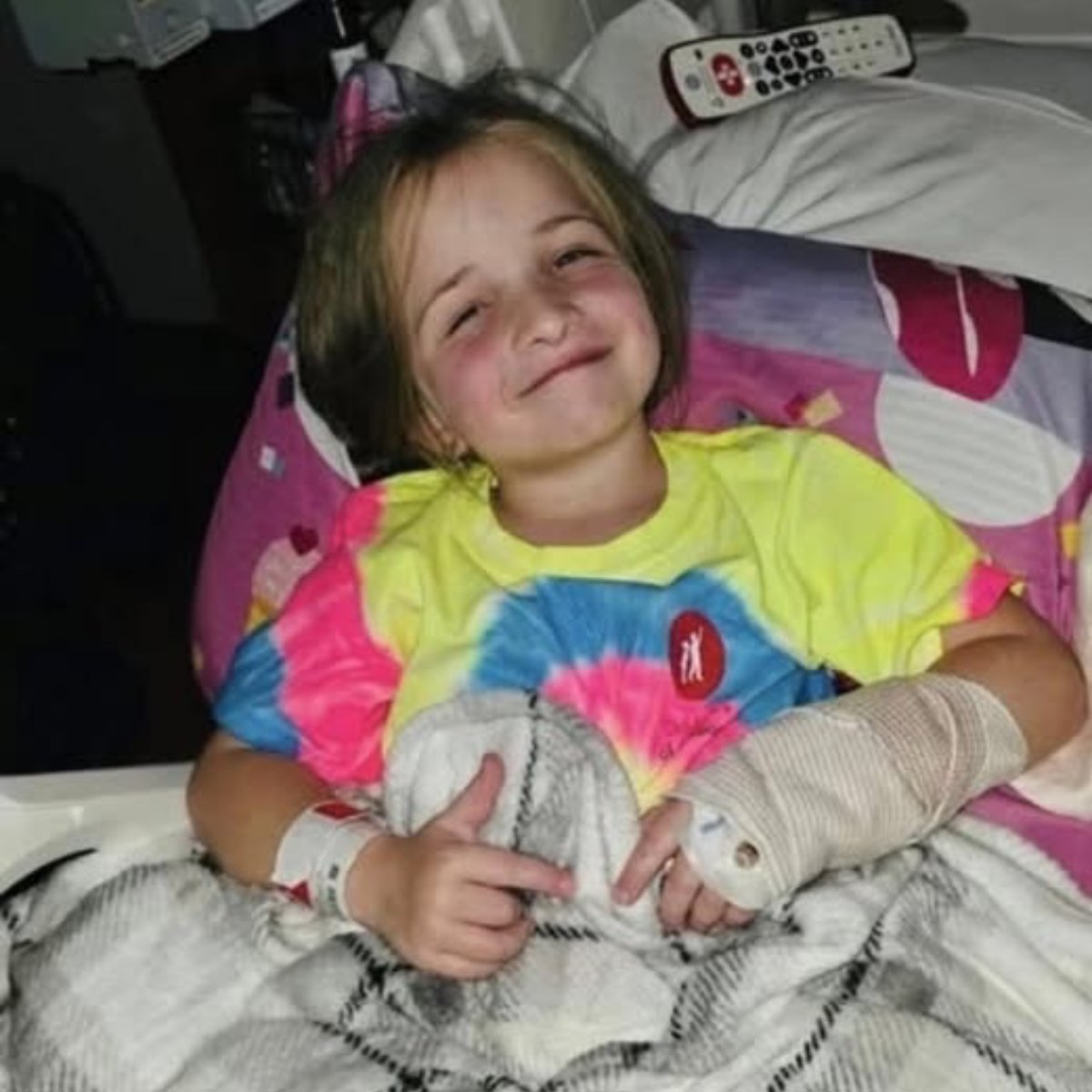 feelgoodtale's tweet photo. The little girl just can’t stop smiling.
She turned 5 only a month ago, and just two days ago she received the hardest news of her life.
But Bryndle Reid from Foley, AL keeps smiling through everything.
She shows a strength and positivity that inspires everyone around her.
More than two years ago, Kevin and Stephanie Boatwright learned that their then-2-year-old daughter Bryndle had a rare type of brain cancer.
The tumor was wrapped around her brain stem.
Doctors told her parents to bring her in for check-ups every three months.
Through all these years, Bryndle has continued to shine.
She loves wrapping herself in the 15 blankets she owns, the newest one being a prayer blanket from her church family.
“Bryndle loves baby dolls and stuffed animals, but her favorite thing is blankets,” said Stephanie.
Last night, Bryndle held her prayer blanket close as her family prepared for this week’s plan from her doctors at Children’s of Alabama.
She has an MRI today and a biopsy on Thursday.
These two procedures will help her medical team decide the next steps in her treatment.

Even though she doesn’t know exactly what is coming, Bryndle stays cheerful, full of faith, and surrounded by love from her doctors and family.
“Bryndle is only 5 years old, but she’s the strongest person I know,” said her mom Stephanie, holding back tears.
“After her MRI and biopsy, doctors will make a treatment plan for her future,” she added.
“She’s going to make it,” Stephanie whispered.
And Bryndle would surely smile if she heard that.

Please keep Bryndle and her family in your thoughts and send them all the love and support you can.