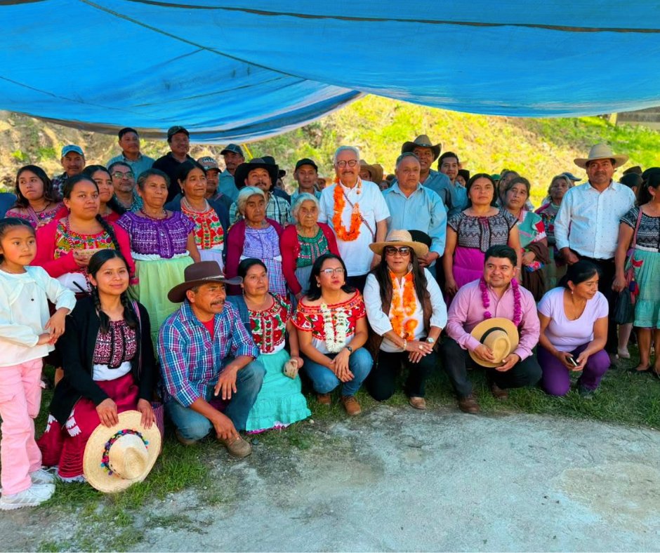 HctorSnche2284's tweet photo. La electrificación transforma comunidades y mejora la vida de las familias.

Reconozco el esfuerzo del presidente municipal Rómulo Cortés Cruz, del síndico Abel Cruz, de Xóchitl Karina Piche Ruiz y de Galdino Cortés Vásquez por hacer posible esta obra en San Juan Quiahije. https://t.co/aZJVW6leRN