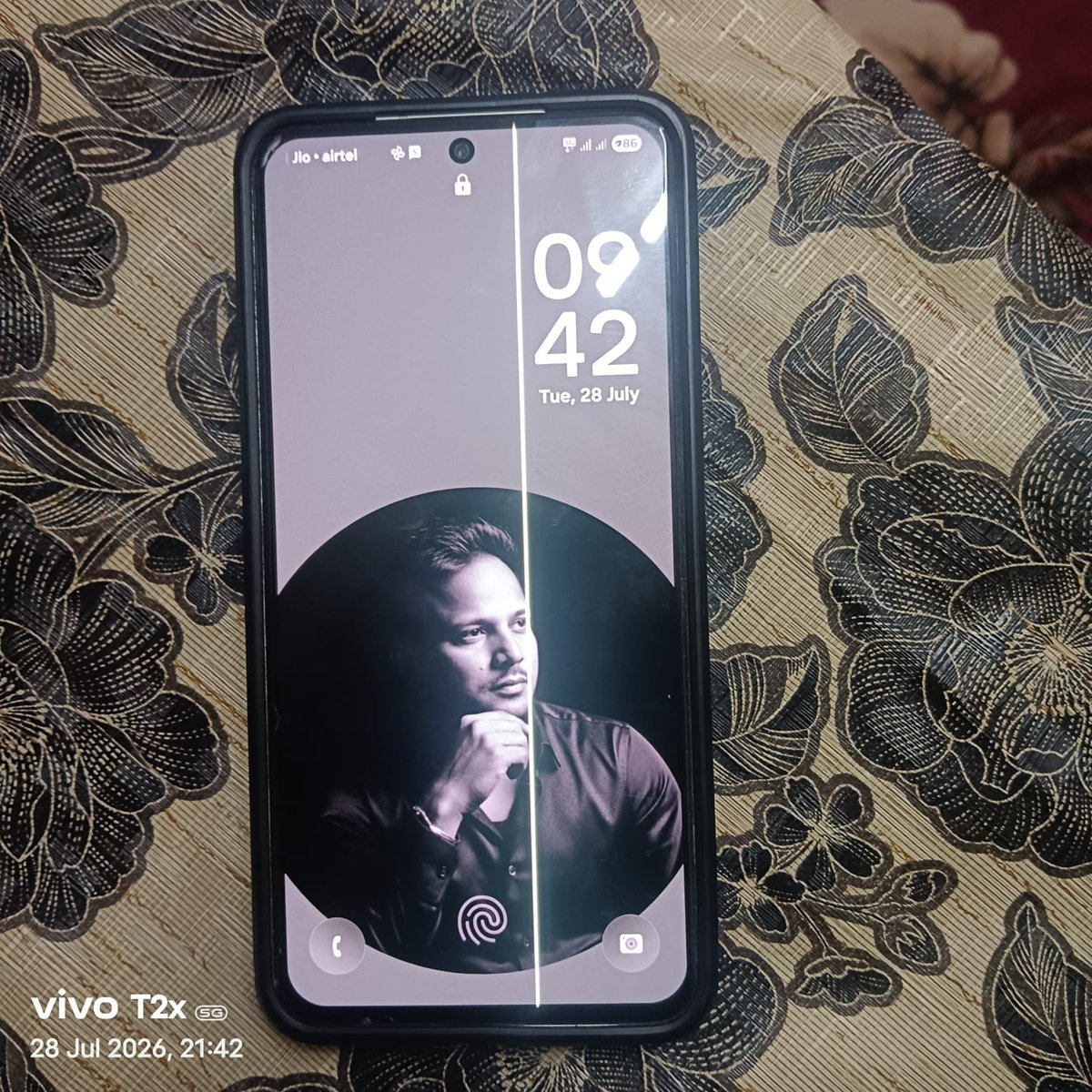 NavinBiwal's tweet photo. Facing sudden vertical line issue on my Samsung S21 FE without any physical or water damage. It's a known hardware defect in S-series AMOLED panels.
​Requesting a screen replacement under goodwill gesture. Kindly assist! @SamsungIndia @SamsungMobileIN
​#SamsungDisplayIssue https://t.co/2hH63QRVOb