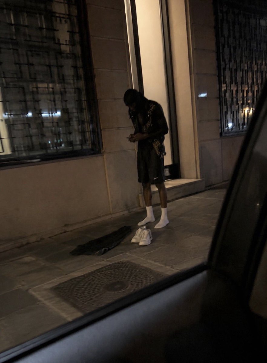 notbobbalam's tweet photo. Playboi Carti spotted taking a Fit Pic outside 😭📸 https://t.co/8NwOzZ5OkC