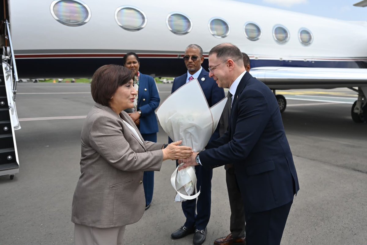 Speaker_Az's tweet photo. Efiopiya Federativ Demokratik Respublikasına rəsmi səfərə gəldik

Arrived in the Federal Democratic Republic of Ethiopia on an official visit. https://t.co/eEcNNFgfAL