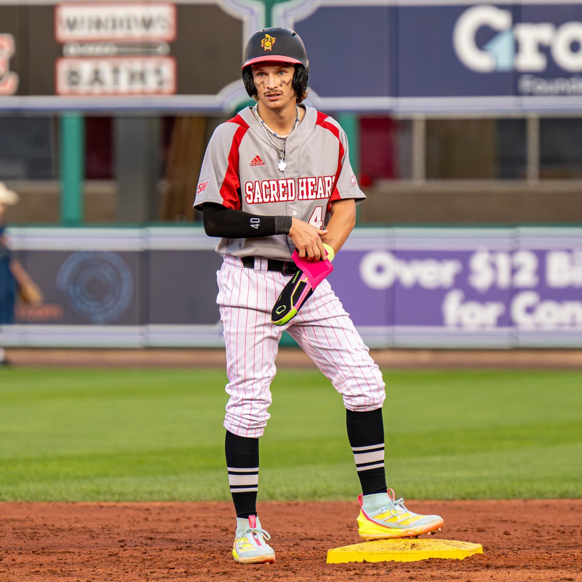 sacredheartbsb's tweet photo. Once a Pioneer, always a Pioneer โค๏ธ
SHU baseball alum Mark Smith returned to Dunkin' Park with the @ThePartyAnimals and revealed his Sacred Heart jersey while taking the field.
#ProPios #WeAreSHU โพ๏ธ https://t.co/XhkbHpHtK8