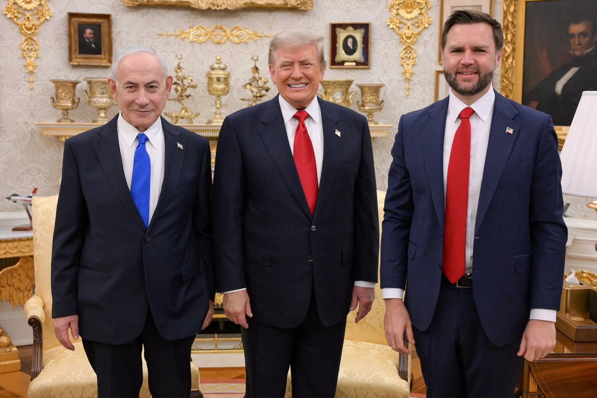 VozMediaUSA's tweet photo. 📸 | Encuentro entre el presidente Trump, el vicepresidente @JDVance, el secretario de Estado @MarcoRubio, el @SecWar Pete Hegseth y otras autoridades en la Casa Blanca con el el primer ministro de Israel @netanyahu

Crédito: Maayan Toaf/Oficina de Prensa del Gobierno de Israel https://t.co/tzJxX4sD1T