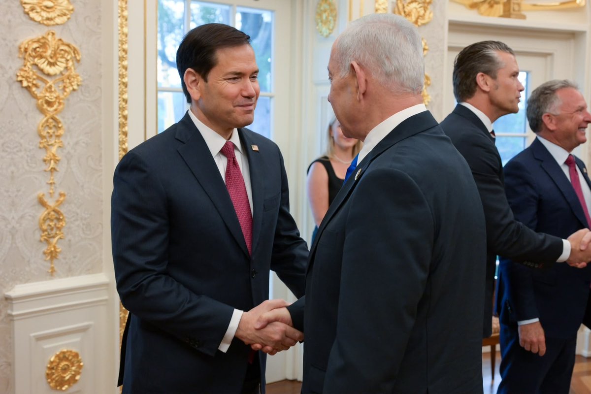VozMediaUSA's tweet photo. 📸 | Encuentro entre el presidente Trump, el vicepresidente @JDVance, el secretario de Estado @MarcoRubio, el @SecWar Pete Hegseth y otras autoridades en la Casa Blanca con el el primer ministro de Israel @netanyahu

Crédito: Maayan Toaf/Oficina de Prensa del Gobierno de Israel https://t.co/tzJxX4sD1T