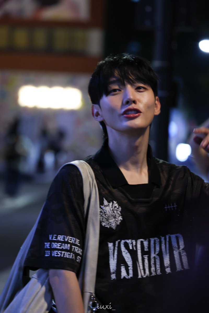 lluuu_0707's tweet photo. 밤을 밝혀준 너✨
#YoonJisung #윤지성 https://t.co/HHOPRA23jc