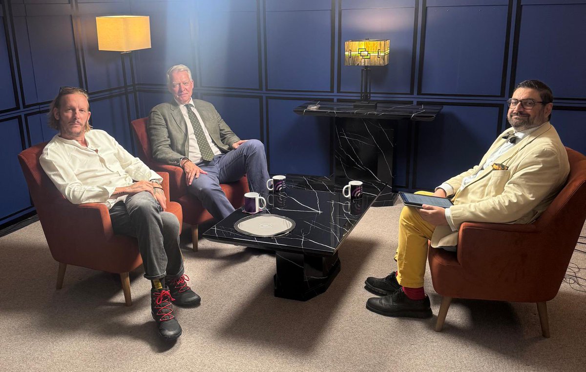 Laurence Fox tweet media