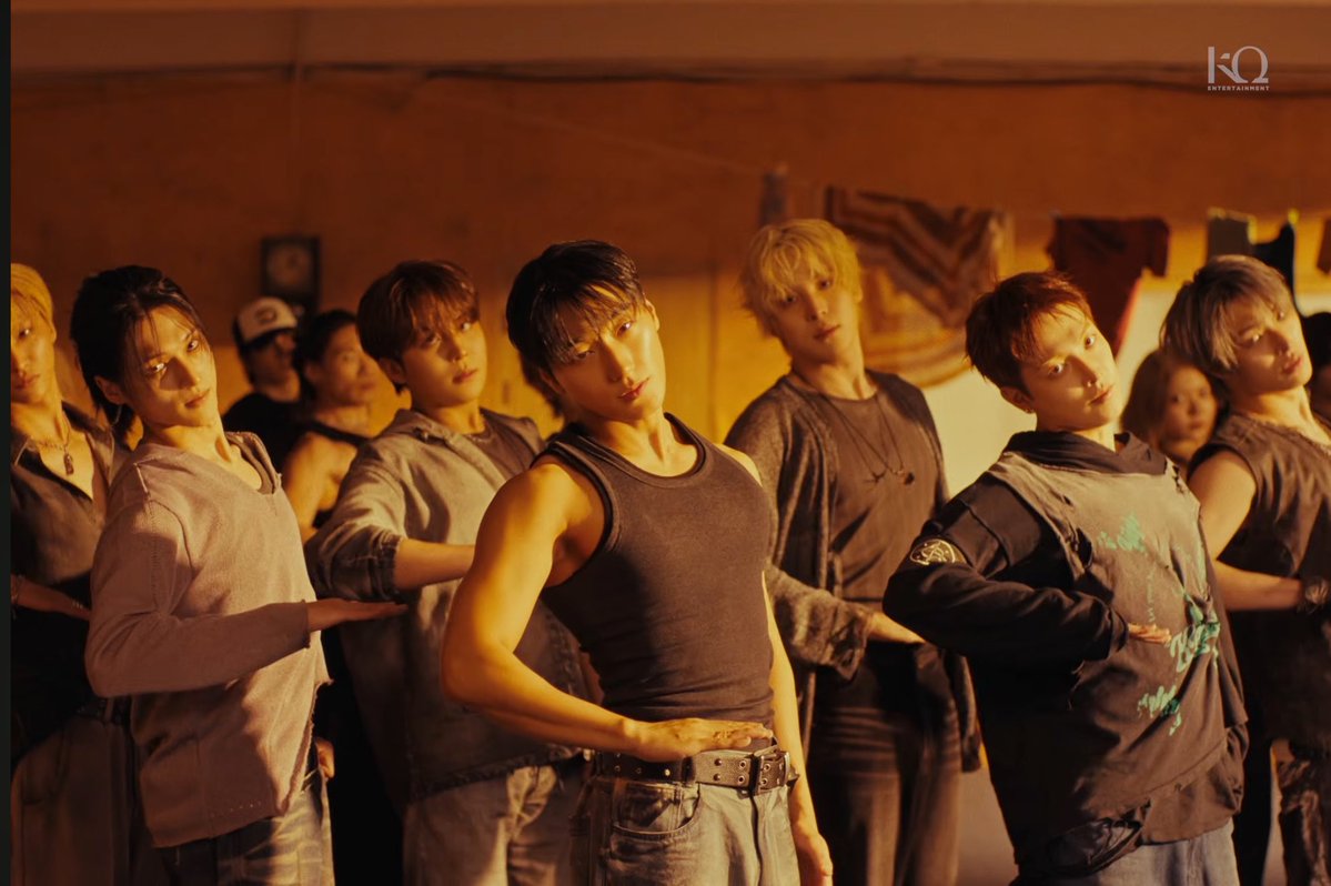 altariumm's tweet photo. funny, i thought ateez has 8 members https://t.co/mDvS7aASMB