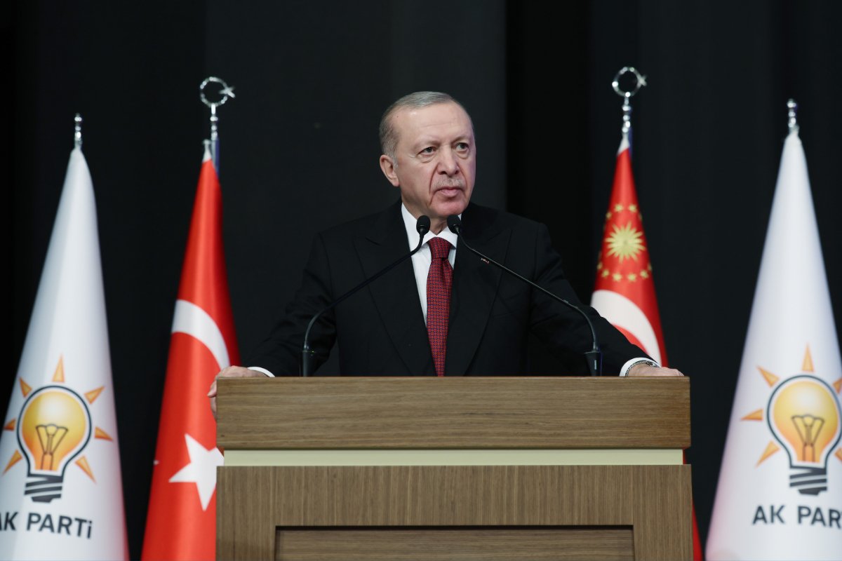 evrenselgzt's tweet photo. "3 Y'yi bitireceğiz" iddiasıyla iktidara gelen AKP, 14 Ağustos'taki 25'inci kuruluş yıl dönümü için kapsamlı bir kutlama programı hazırlıyor.

Hatıra para bastırılacak, özel şarkı söylenecek, almanak dağıtılacak…

AKP, 24 yıllık iktidarında halk için yoksulluk, yolsuzluk ve yasakların derinleştiği bir düzen ortaya koydu

https://t.co/QSDO7DHj47
