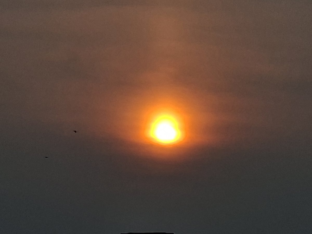mamatator1's tweet photo. @GStephenson_Wx @WeathermanVern @LeeRingerWx Yesterday's red sunset! https://t.co/vwf9nsuxbu