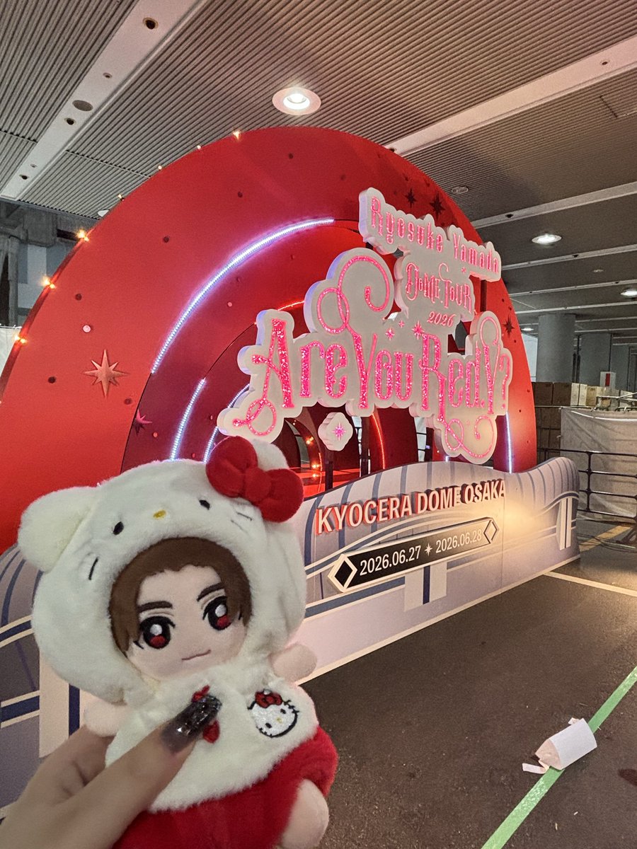 24Ruka07's tweet photo. 京セラ2日間もアリーナ入れてるんるん🎶
めっちゃ幸せな時間を過ごさせてくれて感謝🍀* ゚
初ソロドームツアーお疲れ様です
ずっと自慢のアイドルだよ✨
銀テ取り合いしなかったの初じゃないかってくらい大量に降ってきたから帰り道譲ったけどみんな良い人で良かった🥺
 #AreYouRedY
#RyosukeYamada https://t.co/O1W0awdexV