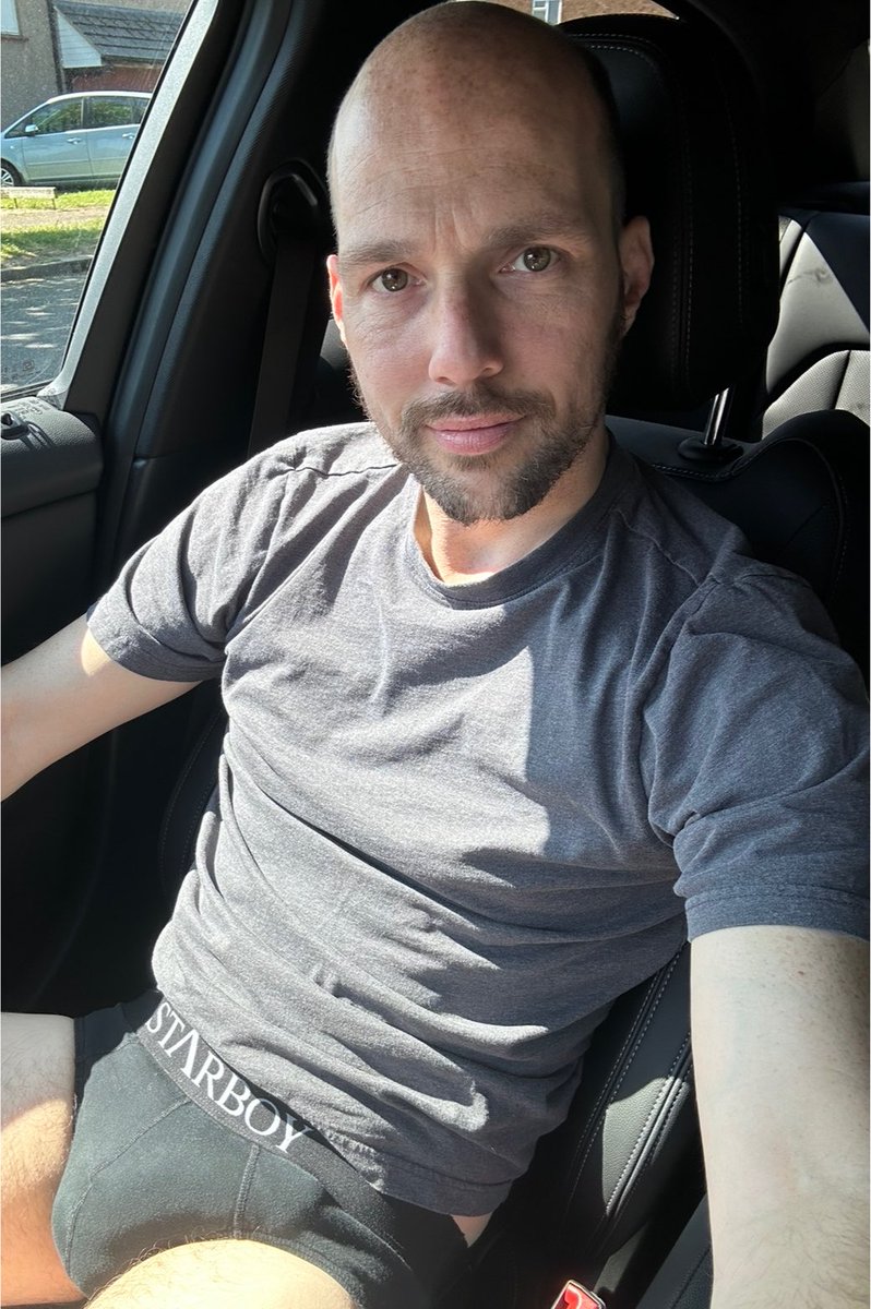 StevenKelly82's tweet photo. Contrary to popular belief, I do sometimes wear pants in the car 😏 https://t.co/OrTBzUMb4i